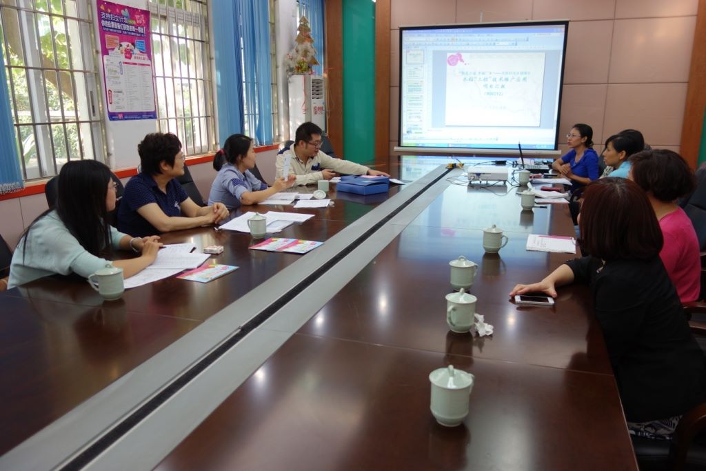 图为省市专家听取项目验收汇报现场