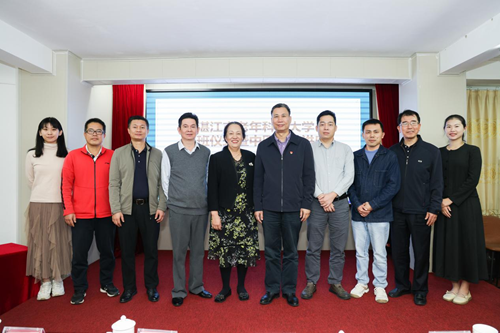 出席领导和湛江市老科协科普示愿者合影 出席领导和湛江市老科协科普示愿者合影